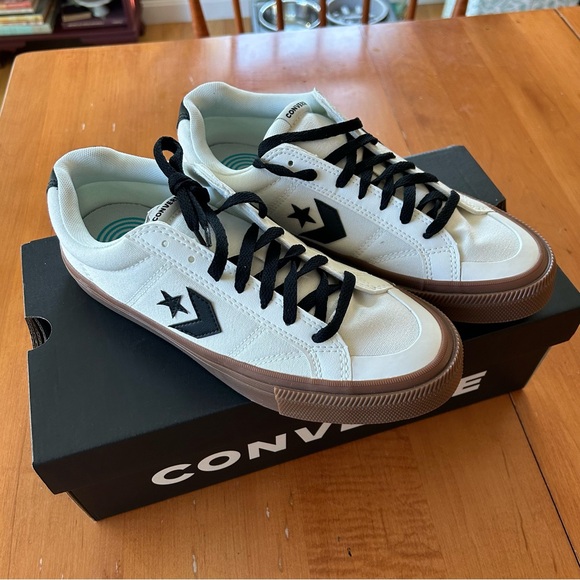 Converse women’s sz 10 Men Sz 8.5 - Picture 1 of 5